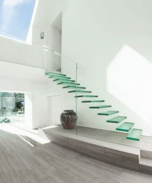 最新顶级别墅设计室内玻璃楼梯装修图片2023
